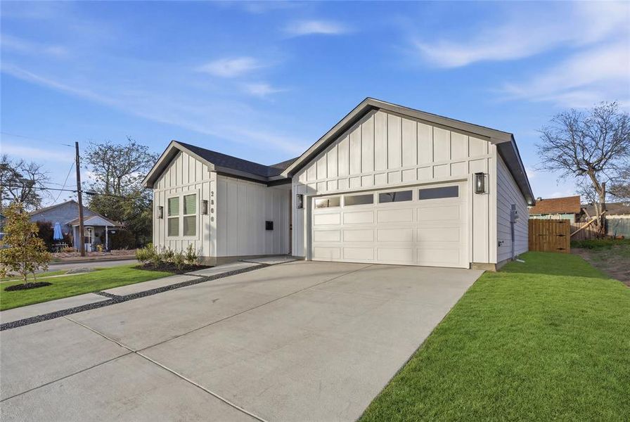 Front exterior of a new home in , Dallas, TX, highlighting curb appeal (Image 17). Front exterior of a new home in , Dallas, TX, highlighting curb appeal (Image 17).