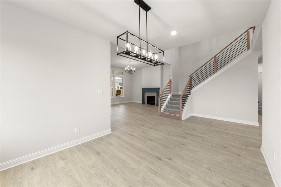 06. 9304 Blooming Ivy - Dining (2) 06. 9304 Blooming Ivy - Dining (2)