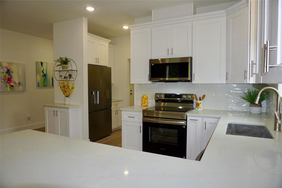 Furnished interior view inside a new home in , Hempstead (Image 15).