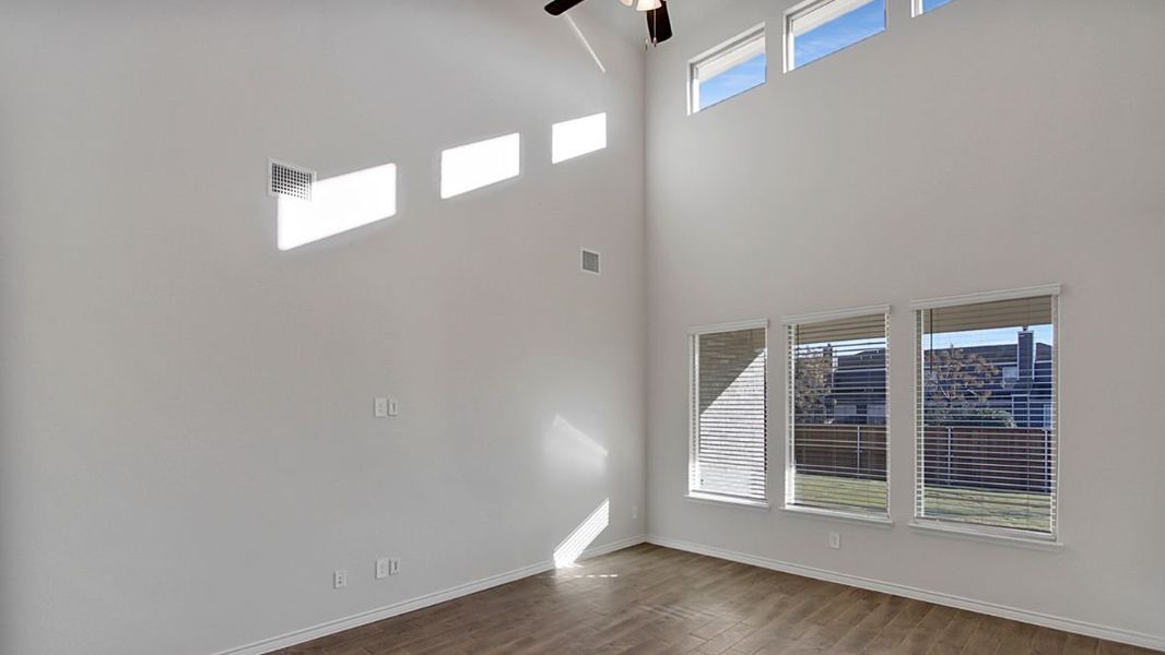 Spacious, unfurnished interior of a new home in Prairie Oaks, Oak Point (Image 16).