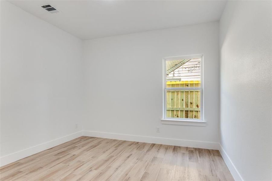 Spacious, unfurnished interior of a new home in , Lake Worth (Image 11).