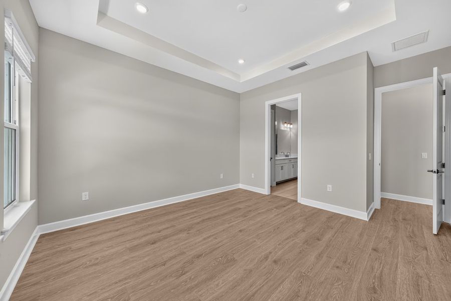 Spacious, unfurnished interior of a new home in Esplanade by the Islands, Naples (Image 18).