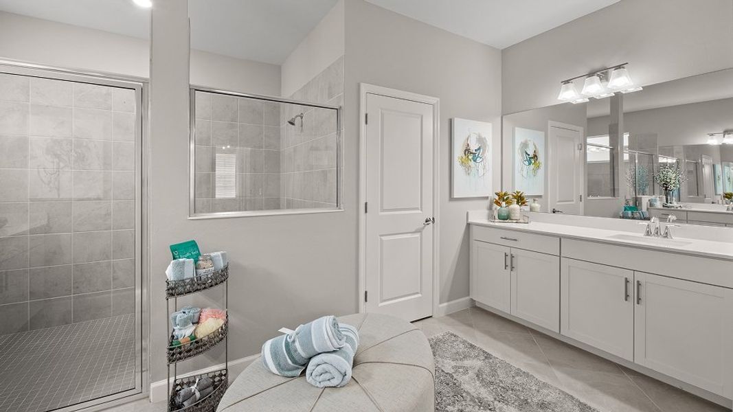 2444 Summerville II Owners Bath 1of3