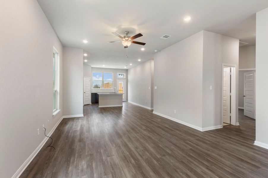 Representative unfurnished interior of a home built from the The 1475 by Stylecraft Builders in Arroyo Ranch, Seguin (Image 9).