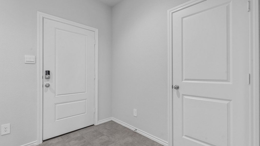 Spacious, unfurnished interior of a new home in Townes Landing, Fort Worth (Image 43).