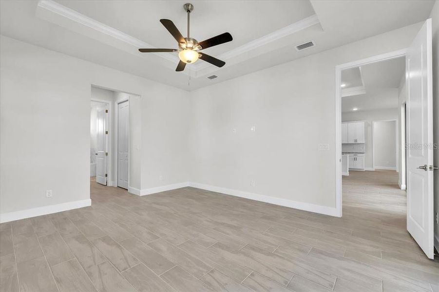 Spacious, unfurnished interior of a new home in , Cape Coral (Image 22).
