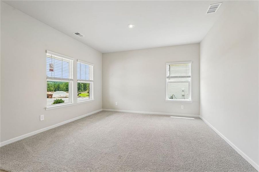 Spacious, unfurnished interior of a new home in Northwoods at Mirror Lake, Villa Rica (Image 25).
