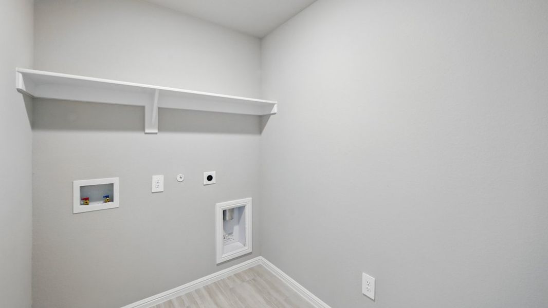 Spacious, unfurnished interior of a new home in Springhill South, Boyd (Image 36).