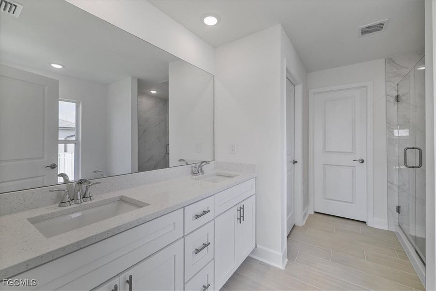 Furnished interior view inside a new home in Cape Coral, Cape Coral (Image 8).