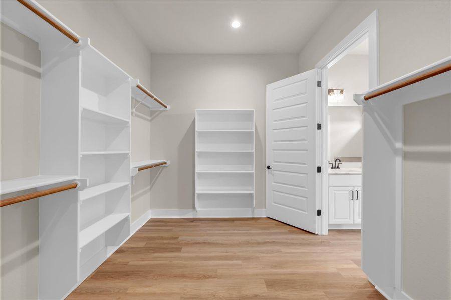 Spacious, unfurnished interior of a new home in , Bertram (Image 25).