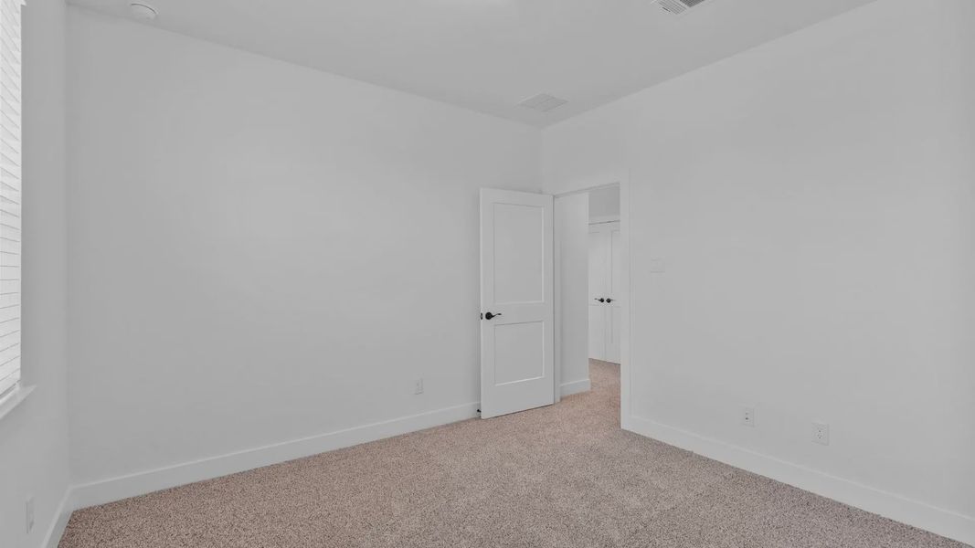 Spacious, unfurnished interior of a new home in Wildrye 45', Waller (Image 23).