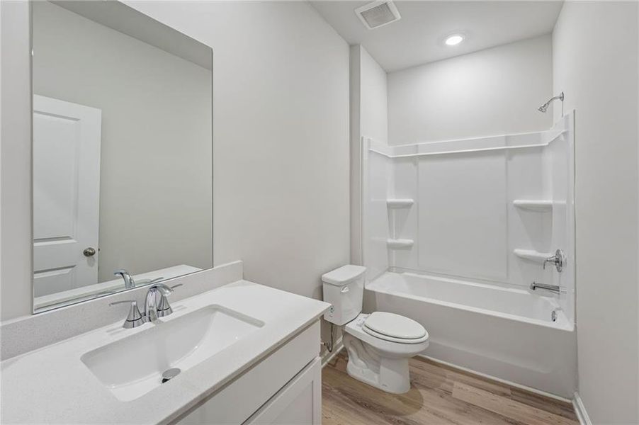 Furnished interior view inside a new home in Ivey Township, Dallas (Image 19).