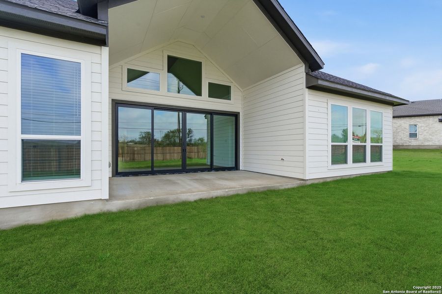 Exterior details and patio area of a home in Sienna Lakes, San Antonio (Image 30).
