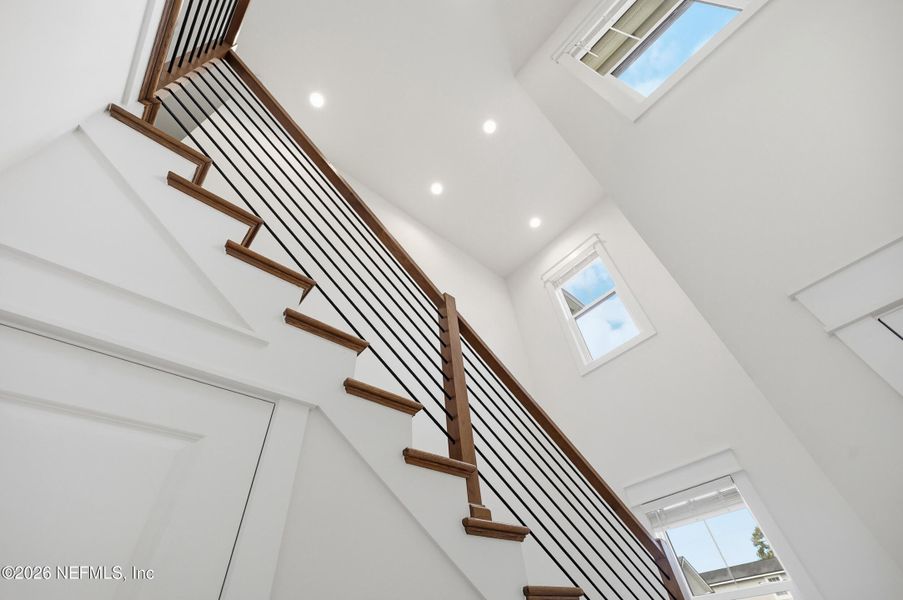 Spacious, unfurnished interior of a new home in , Jacksonville Beach (Image 28).