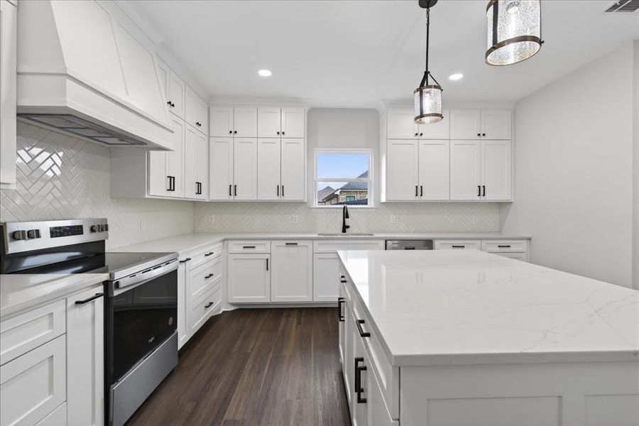 Furnished interior view inside a new home in , Mabank (Image 9).