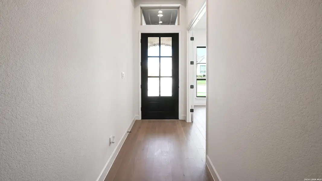 Spacious, unfurnished interior of a new home in Cibolo Valley Heights, Cibolo (Image 18).