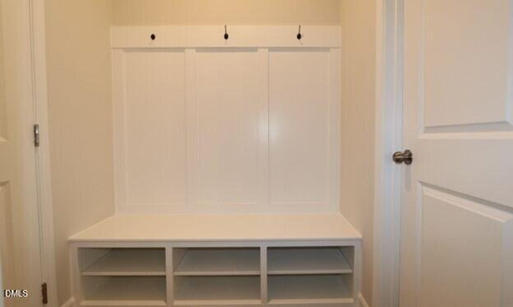 120 HV Mews mudroom
