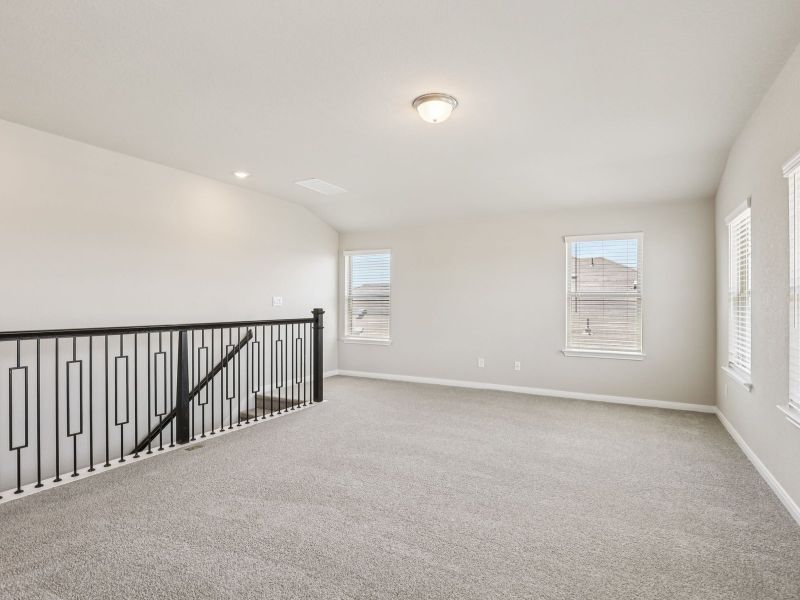 Spacious, unfurnished interior of a new home in Arcadia Ridge - Premier Series, San Antonio (Image 24).