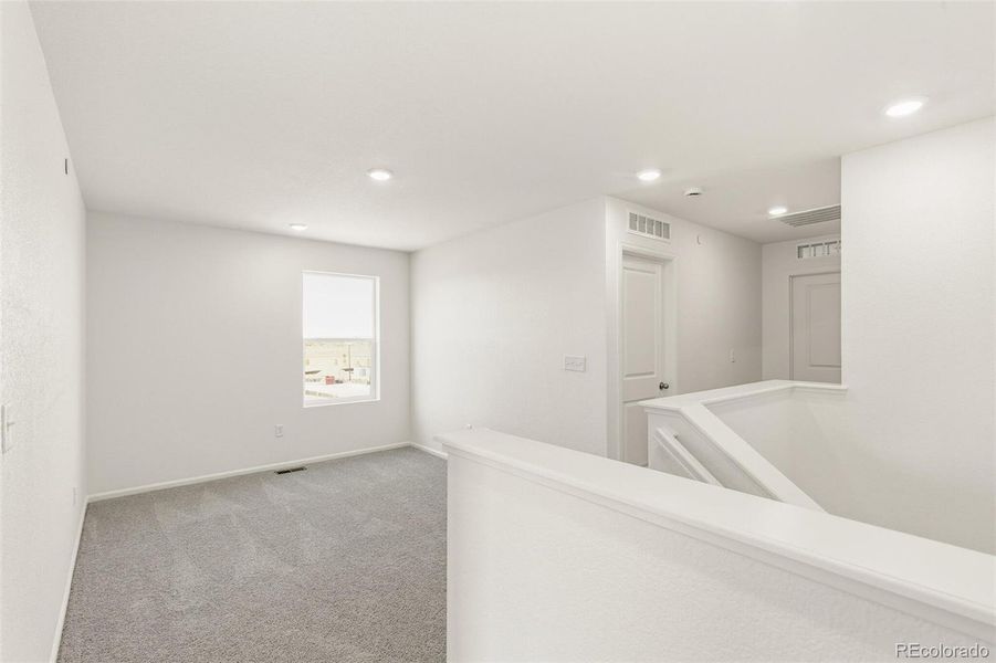 Spacious, unfurnished interior of a new home in Turnberry, Commerce City (Image 19).