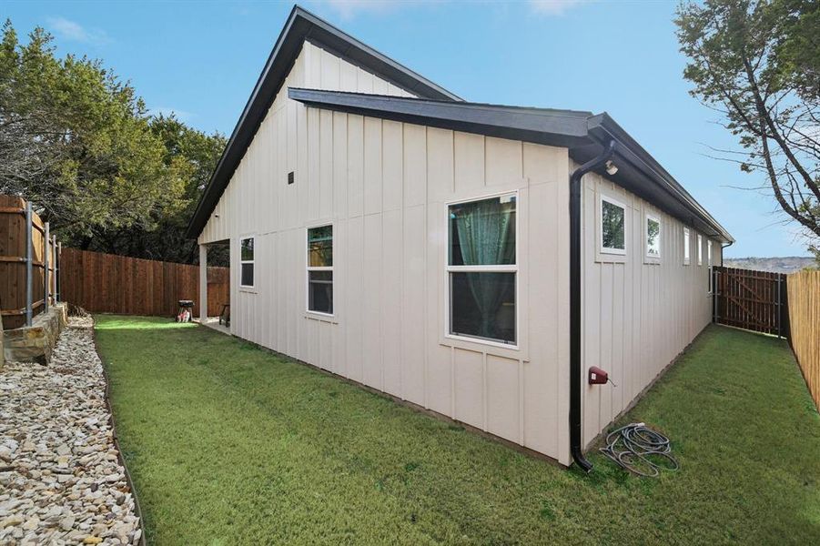 Exterior details and patio area of a home in , Granbury (Image 4).