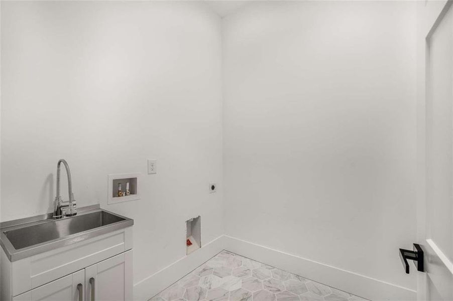 Furnished interior view inside a new home in , Jefferson (Image 34).