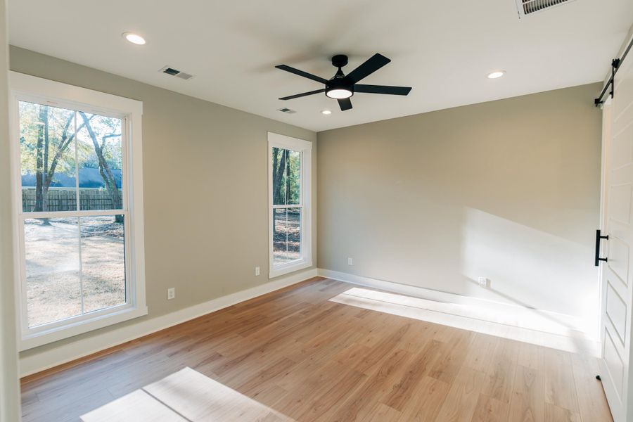 Spacious, unfurnished interior of a new home in , Walterboro (Image 45).
