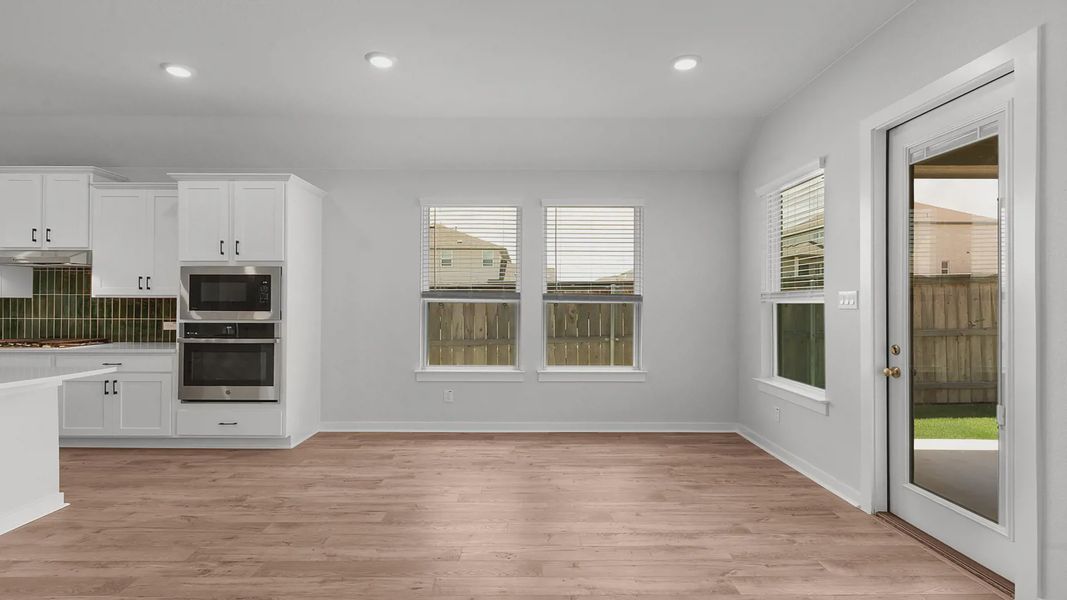Spacious, unfurnished interior of a new home in Santa Rita Ranch, Liberty Hill (Image 33).