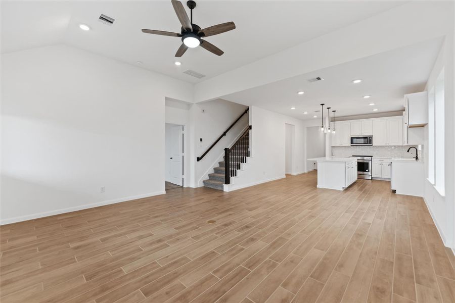 Spacious, unfurnished interior of a new home in Sunterra, Katy (Image 13).