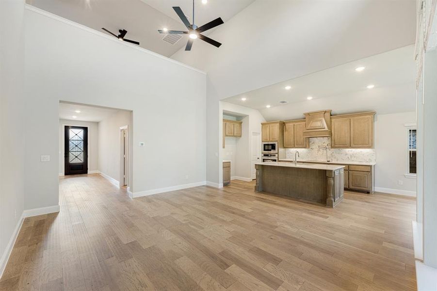 Spacious, unfurnished interior of a new home in Sunrise at Garden Valley 60-79, Waxahachie (Image 23). Spacious, unfurnished interior of a new home in Sunrise at Garden Valley 60-79, Waxahachie (Image 23).