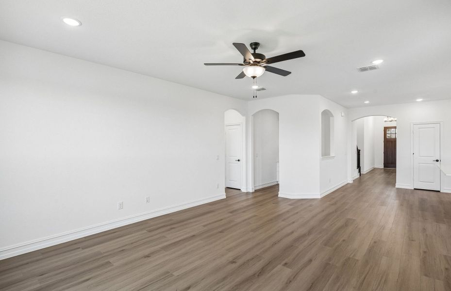 Spacious, unfurnished interior of a new home in Creekview Meadows, Pilot Point (Image 14). Spacious, unfurnished interior of a new home in Creekview Meadows, Pilot Point (Image 14).