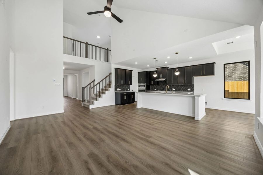 Spacious, unfurnished interior of a new home in Westland Ranch, League City (Image 11).