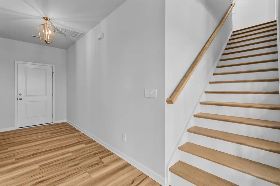 Spacious, unfurnished interior of a new home in Fieldstone, Lexington (Image 14).