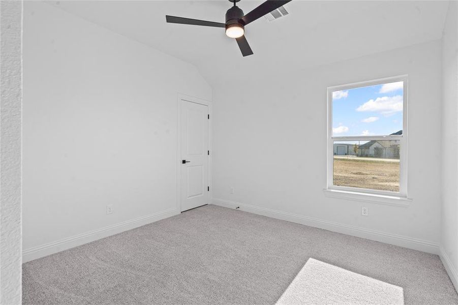 Spacious, unfurnished interior of a new home in Lanzara Ranch, Godley (Image 24).