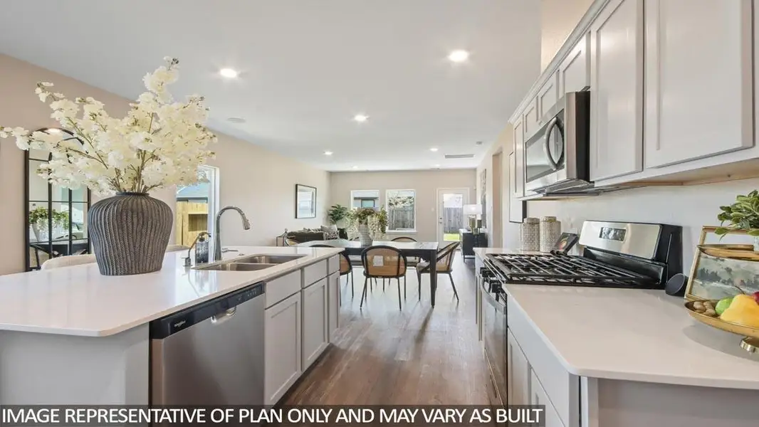 Furnished interior view inside a new home in Venetian Pines, Conroe (Image 9).