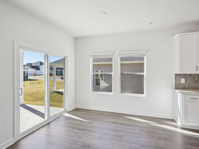 Spacious, unfurnished interior of a new home in Nelson's Creek, Mocksville (Image 10).
