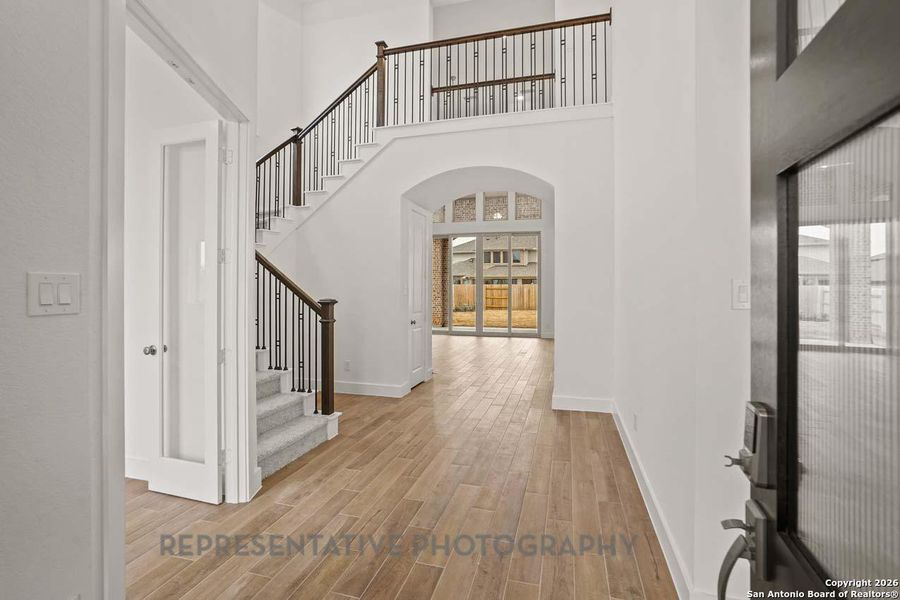 Spacious, unfurnished interior of a new home in Briggs Ranch, San Antonio (Image 5).