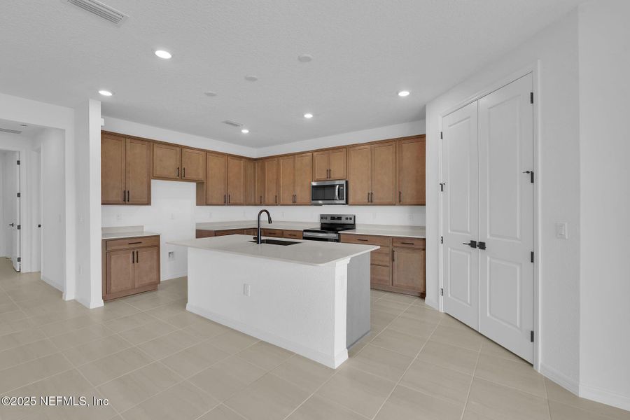Furnished interior view inside a new home in Hyland Trail, Green Cove Springs (Image 4).