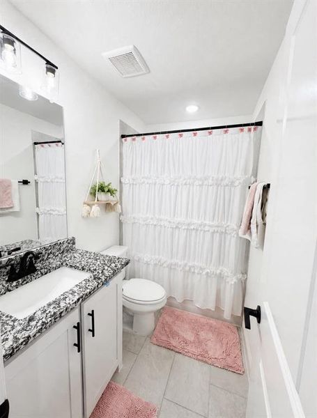 Furnished interior view inside a new home in Silo Mills, Joshua (Image 18).