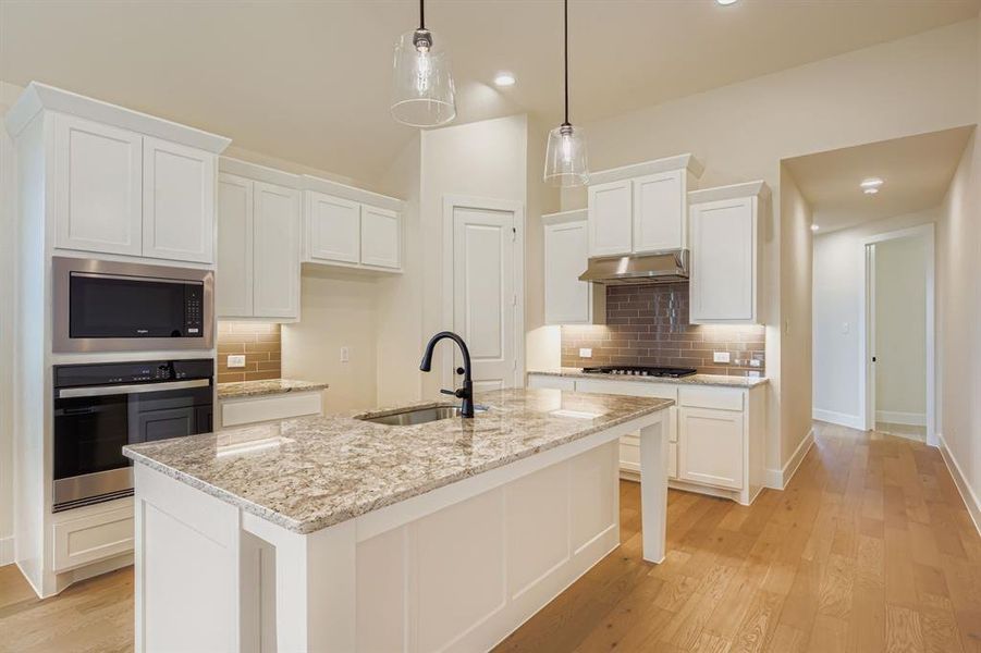 Furnished interior view inside a new home in Hillstead, Lavon (Image 10).