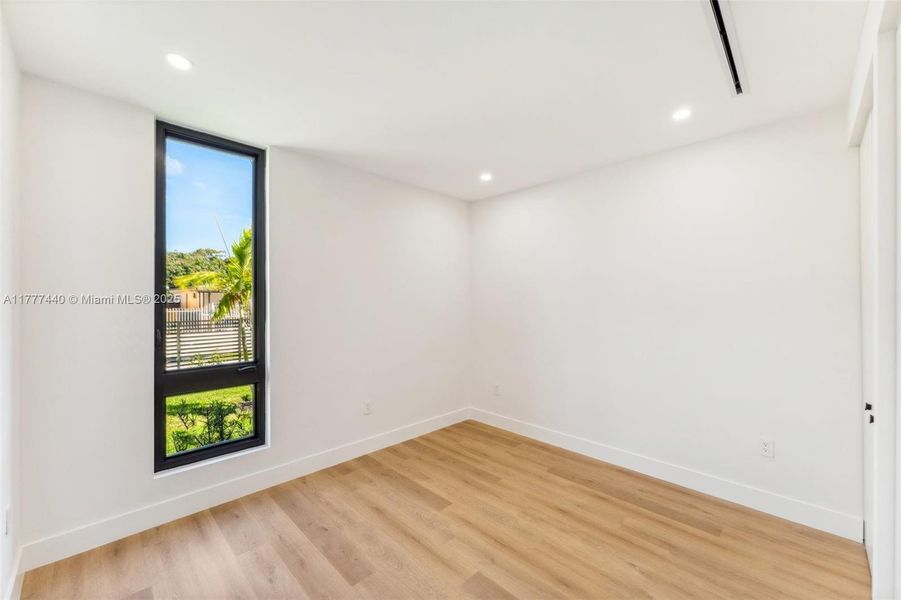 Spacious, unfurnished interior of a new home in , Miami (Image 34).