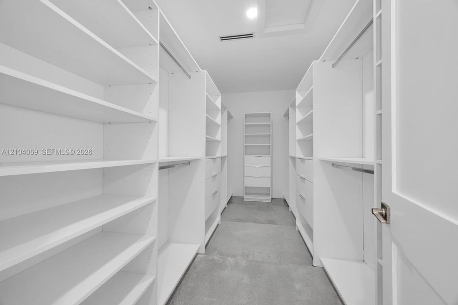 Spacious, unfurnished interior of a new home in , Miami (Image 22).