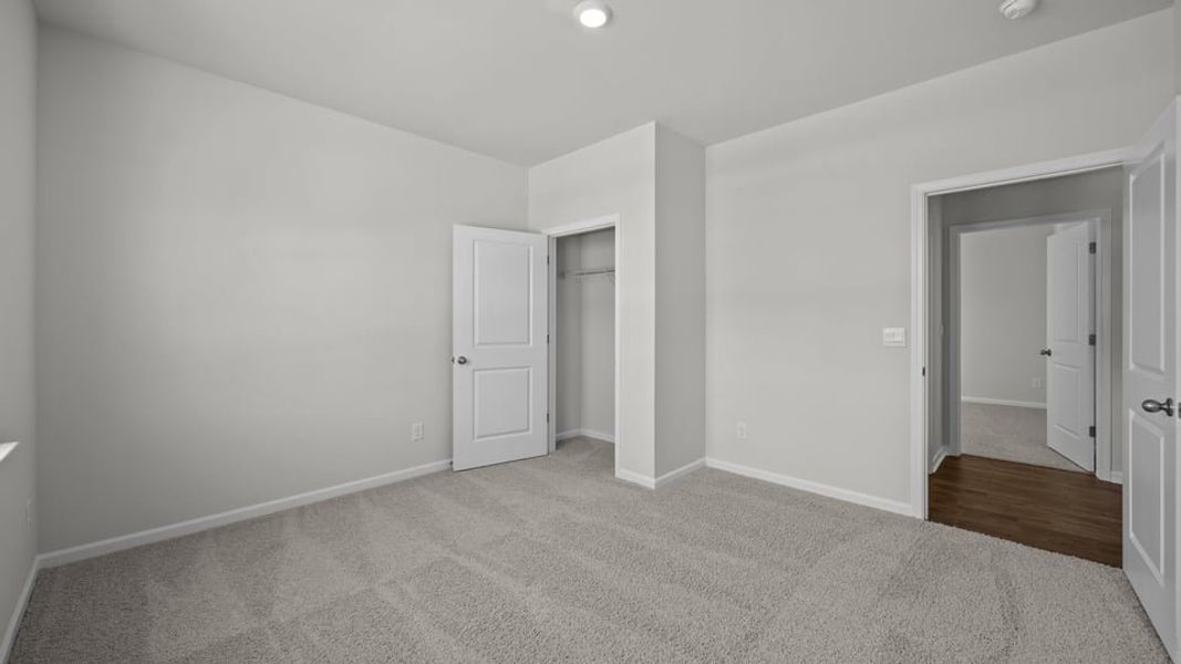 Spacious, unfurnished interior of a new home in East Ridge, Ayden (Image 15).