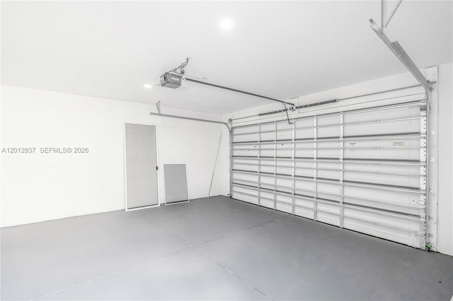 Spacious, unfurnished interior of a new home in , Lehigh Acres (Image 17).