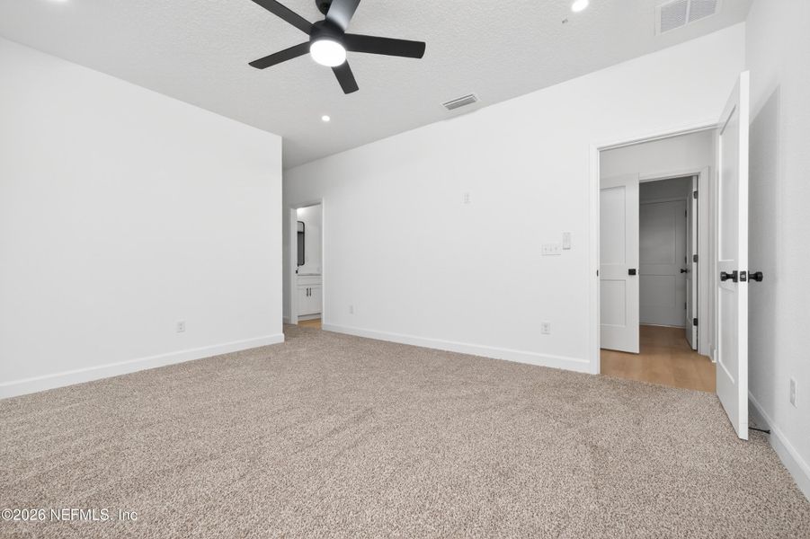 Spacious, unfurnished interior of a new home in , Middleburg (Image 27). Spacious, unfurnished interior of a new home in , Middleburg (Image 27).