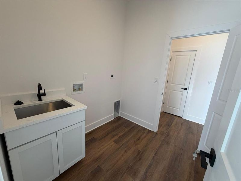 Spacious, unfurnished interior of a new home in , Beverly Hills (Image 18).