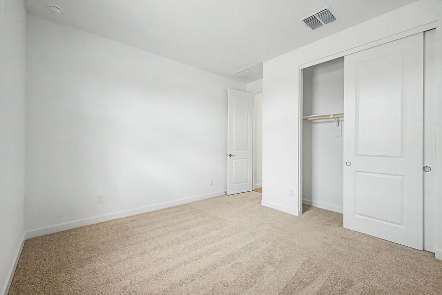 Spacious, unfurnished interior of a new home in White Tank Vistas, Waddell (Image 10).
