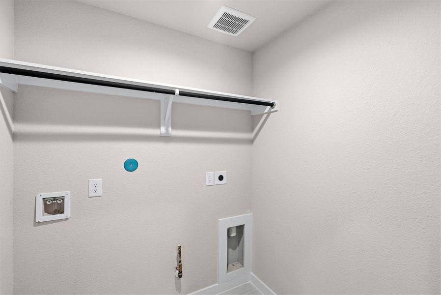 Spacious, unfurnished interior of a new home in Barton Creek Ranch, Conroe (Image 26). Spacious, unfurnished interior of a new home in Barton Creek Ranch, Conroe (Image 26).