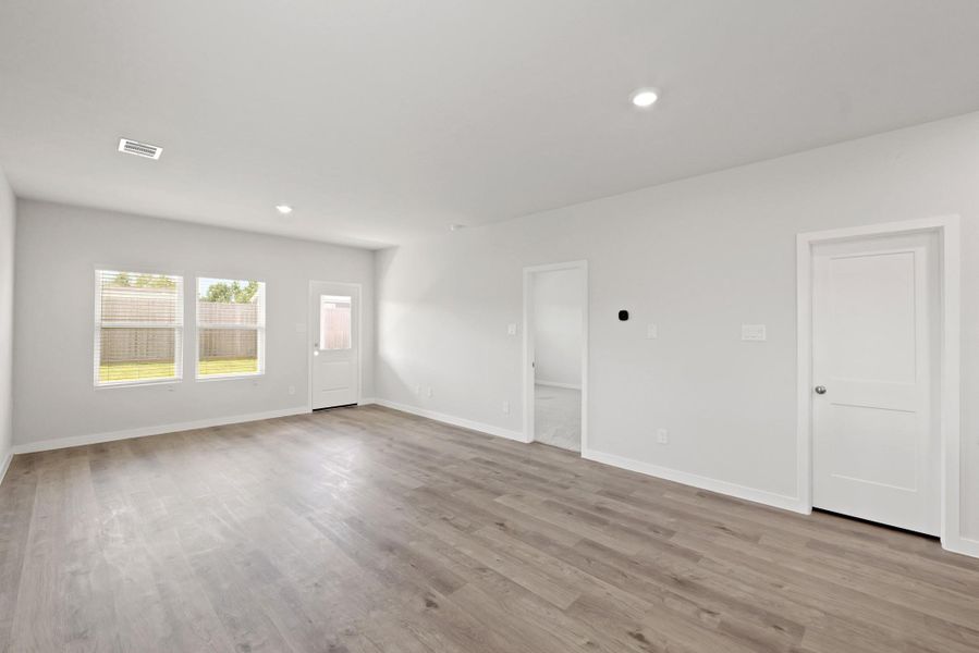 Spacious, unfurnished interior of a new home in Sherwood Glen, Conroe (Image 11). Spacious, unfurnished interior of a new home in Sherwood Glen, Conroe (Image 11).