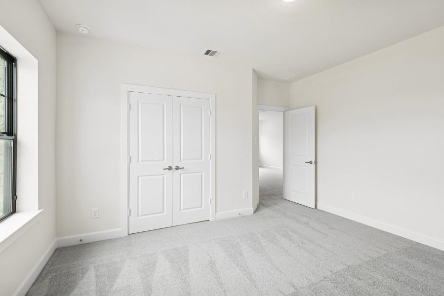 Spacious, unfurnished interior of a new home in Jordan Ranch 70' Homesites, Fulshear (Image 8). Spacious, unfurnished interior of a new home in Jordan Ranch 70' Homesites, Fulshear (Image 8).