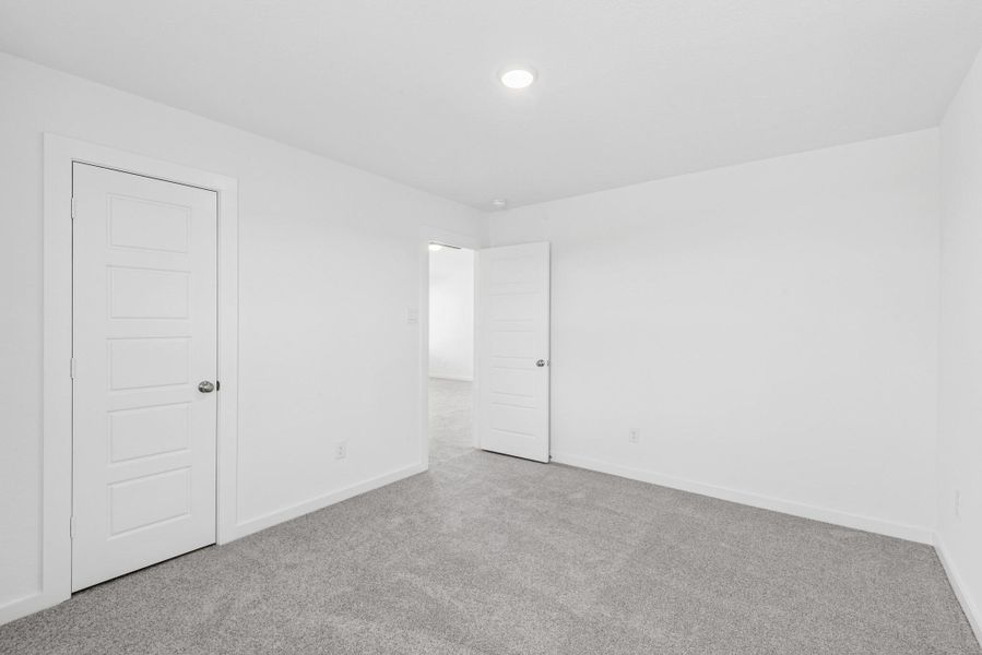Spacious, unfurnished interior of a new home in Miller's Pond, Rosenberg (Image 23).